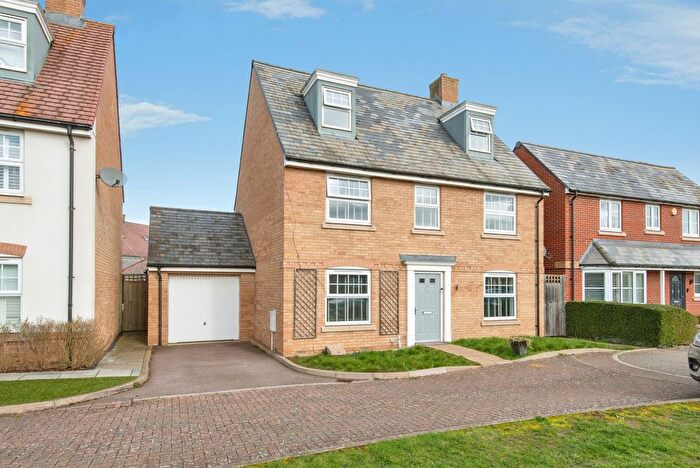 5 Bedroom Town House For Sale In Walton Grove, Biggleswade, Bedfordshire, SG18