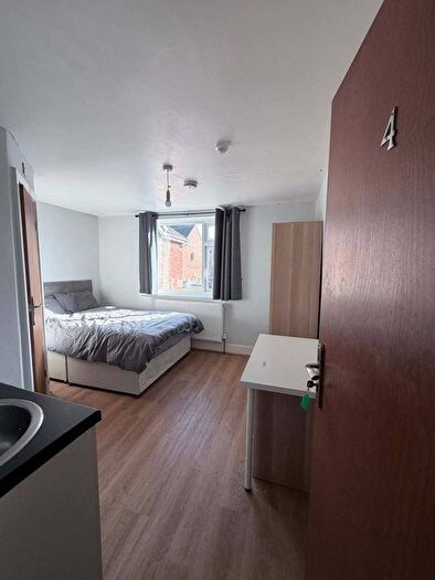 5 Bedroom Semi Detached House To Rent In High St, Pensnett, DY5