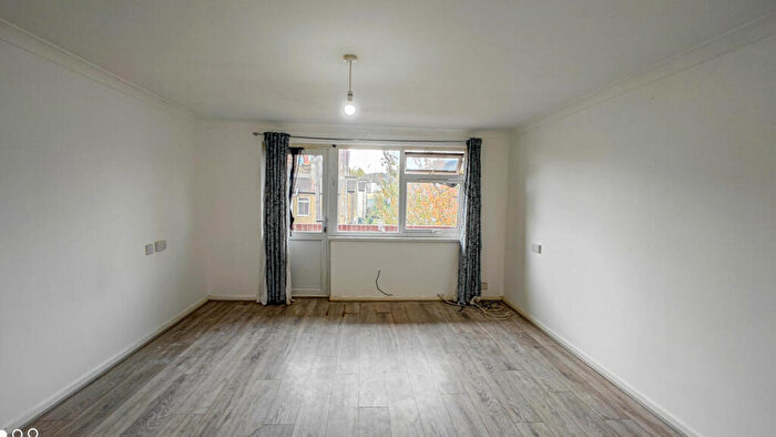 1 Bedroom Flat For Sale In Mineral Street, Plumstead, London, Qr, SE18