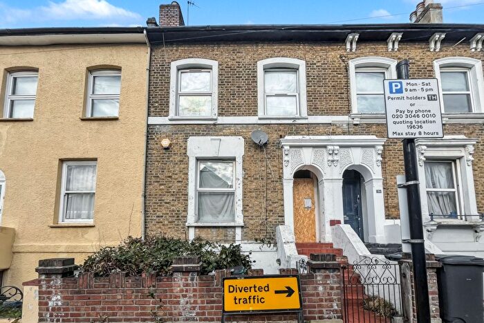 3 Bedroom Block Of Flats For Sale In Fernham Road, Thornton Heath, CR7