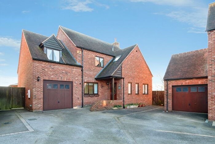 4 Bedroom Detached House For Sale In Horseshoes Close, Grendon Underwood, Aylesbury, HP18