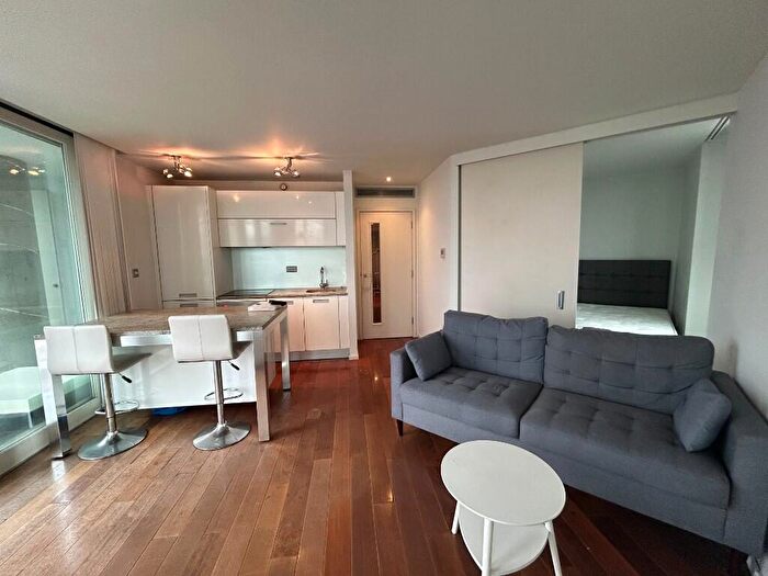 2 Bedroom Apartment To Rent In Beetham Tower Holloway Circus Queensway, Birmingham, B1