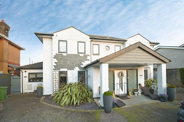 5 Bedroom Detached House For Sale In Cliffside, Penarth, CF64
