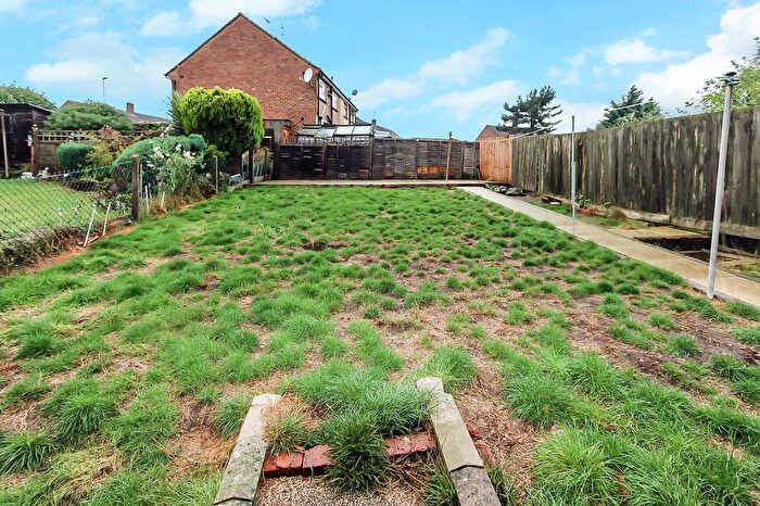3 Bedroom Semi-Detached House For Sale In Windsor Road, Wellingborough, NN8