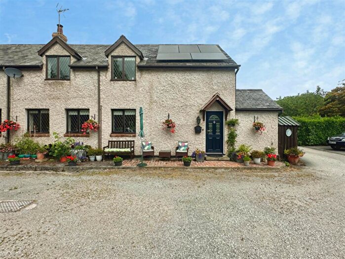 3 Bedroom Detached House For Sale In Lower Denbigh Road, St. Asaph, LL17