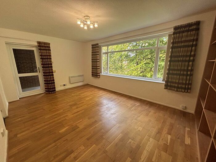 2 Bedroom Flat To Rent In Hilltop Court, Manchester, M8