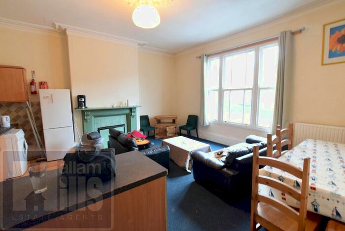 4 Bedroom Flat To Rent In Fulwood Road, Sheffield, South Yorkshire, S10