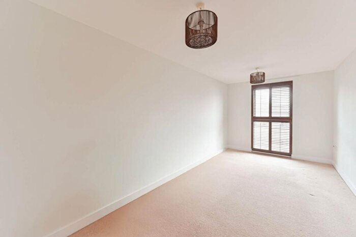 2 Bedroom Flat To Rent In Hotspur Street, , Kennington, London, SE11