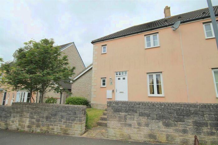 3 Bedroom Semi-Detached House To Rent In Court Road, Kingswood, Bristol, BS15