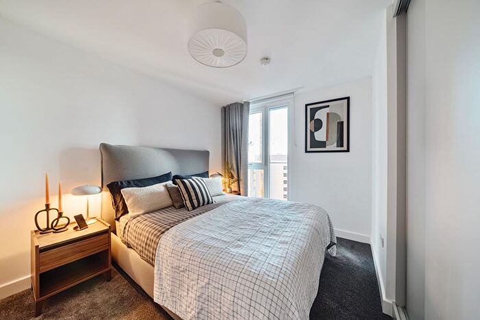 2 Bedroom Flat To Rent In Whitehall, Leeds, LS12