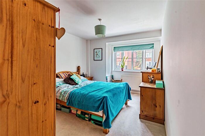 1 Bedroom Flat For Sale In Garlands Road, Redhill, Surrey, RH1