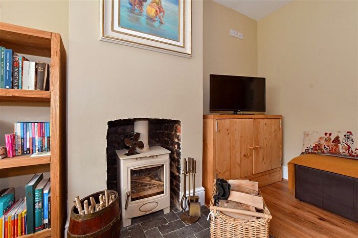 3 Bedroom Semi-Detached House For Sale In Dunsfold Road, Alfold, Cranleigh, Surrey, GU6