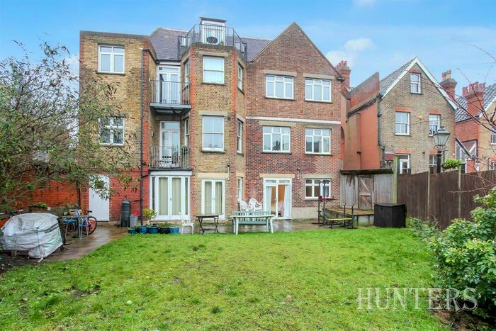 2 Bedroom Flat To Rent In Knatchbull Road, SE5