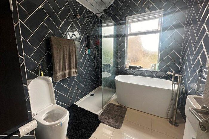 2 Bedroom Terraced House To Rent In Granden Road, London, SW16