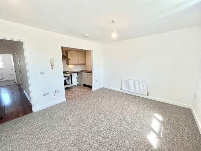 2 Bedroom Flat To Rent In Massingham Park, Taunton, TA2