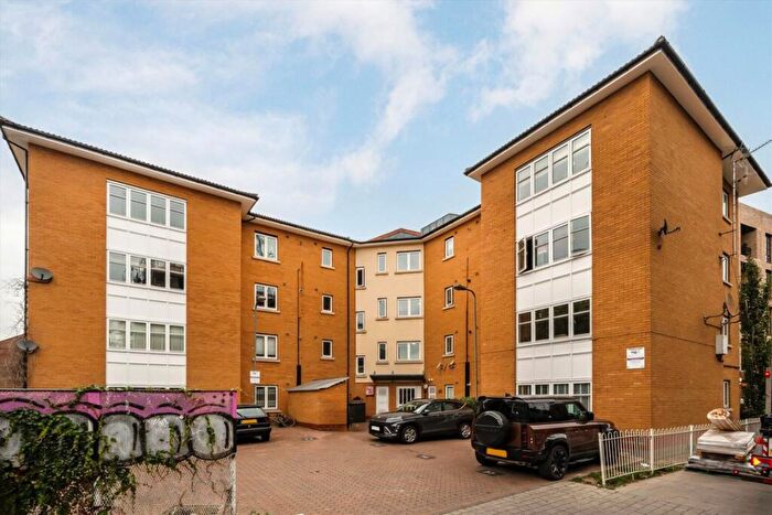 2 Bedroom Flat For Sale In Prince Edward Road, Homerton, E9