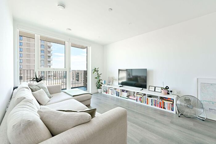 1 Bedroom Flat For Sale In Kingsland Court, Acton, W3