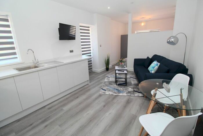 1 Bedroom Flat To Rent In Albany Road, Roath, Cardiff, CF24