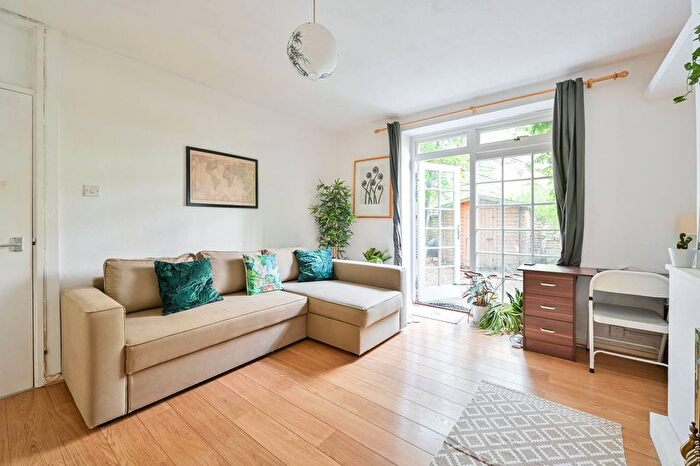 1 Bedroom Flat For Sale In Tyers Street, Kennington, London, SE11