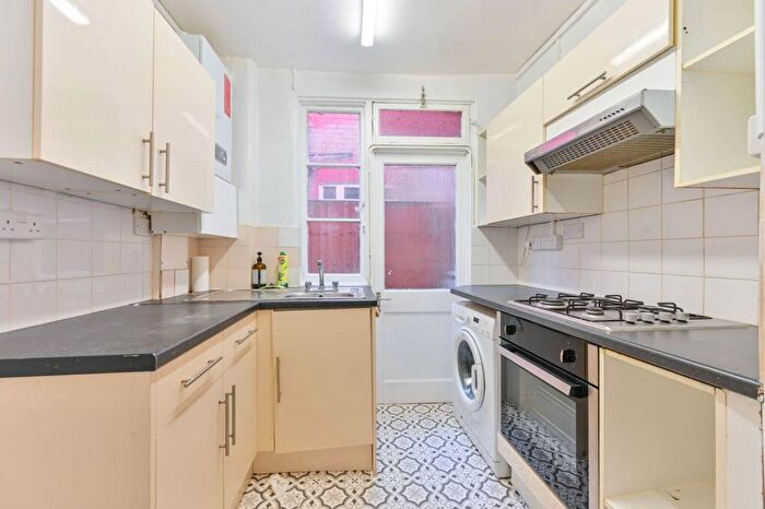 2 Bedroom Flat To Rent In Deacon Road, Willesden Green, London, NW2