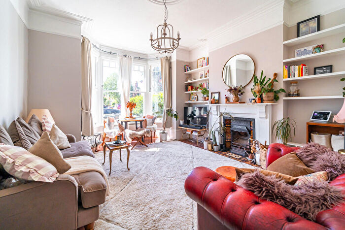 2 Bedroom Apartment For Sale In Ferme Park Road, Crouch End, N8