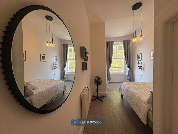 Studio To Rent In Leinster Gardens, London, W2