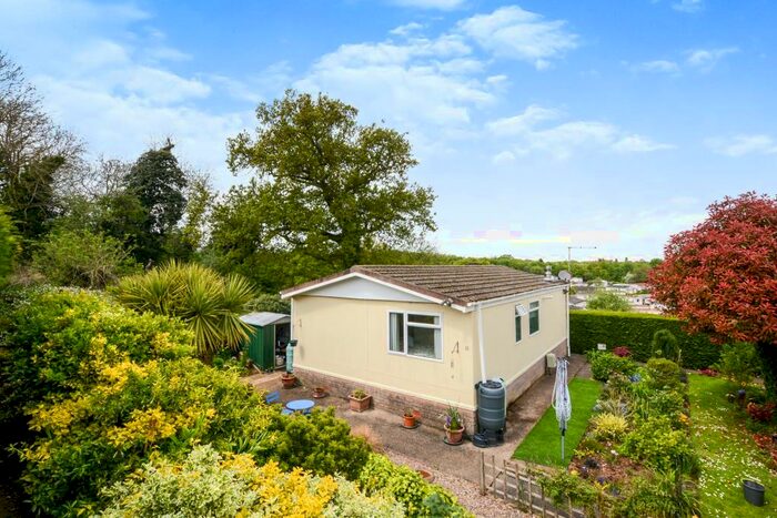 2 Bedroom Mobile Home For Sale In Hillcrest, Blisworth, Northampton, NN7