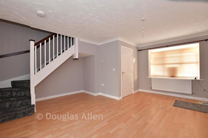 3 Bedroom End Of Terrace House For Sale In Heathside Close, Newbury Park, Ilford, Essex, IG2