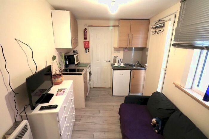 1 Bedroom Flat To Rent In Beechcroft Avenue, London, NW11