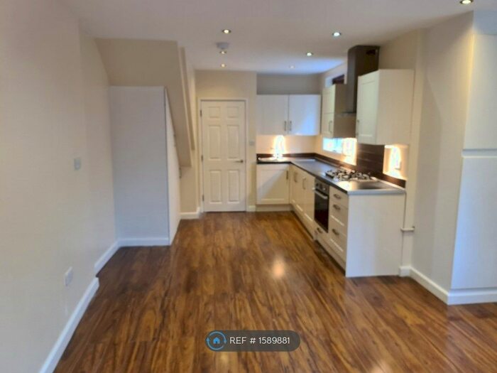 2 Bedroom Flat To Rent In Upper Tooting Road, London, SW17