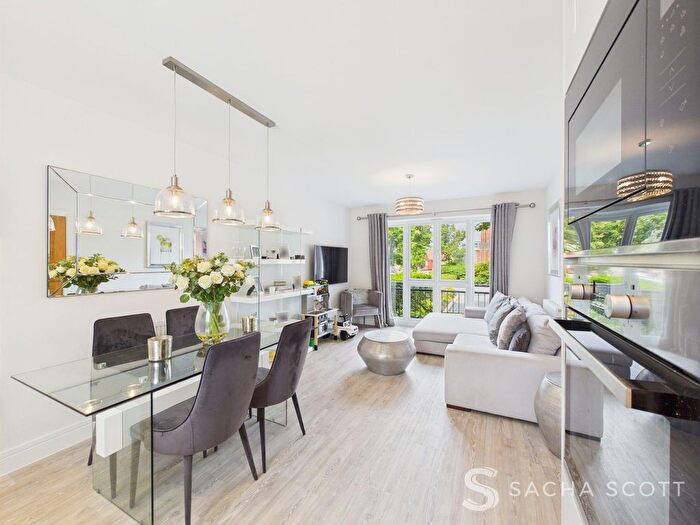 2 Bedroom Flat For Sale In Consort Drive, Leatherhead, KT22