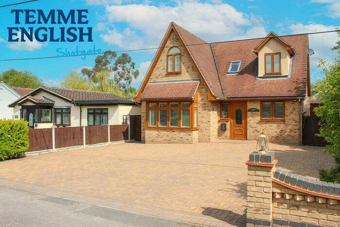 4 Bedroom Detached House For Sale In Enfield Road, Wickford, Essex, SS11
