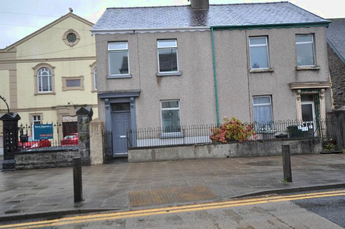 4 Bedroom Terraced House To Rent In Priory Street, Carmarthen, SA31