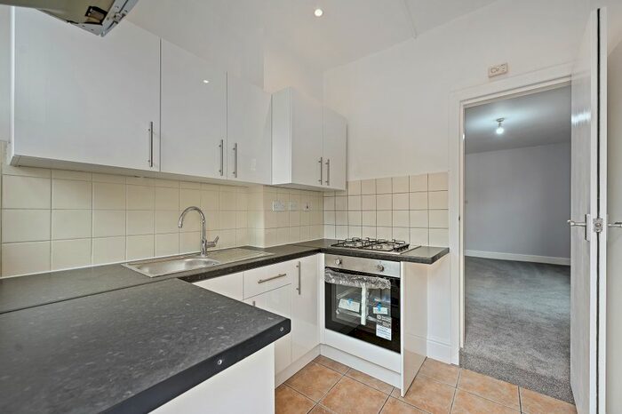 Studio To Rent In Cricklewood Broadway, London, NW2