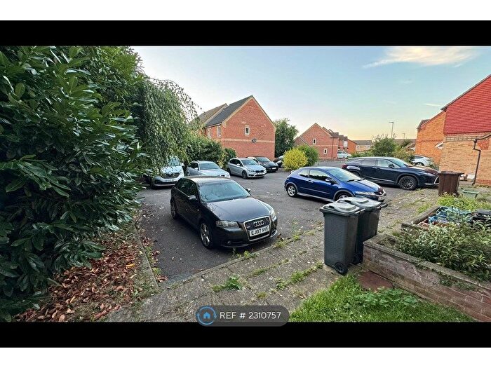 2 Bedroom End Of Terrace House To Rent In Andover Close, Feltham, TW14