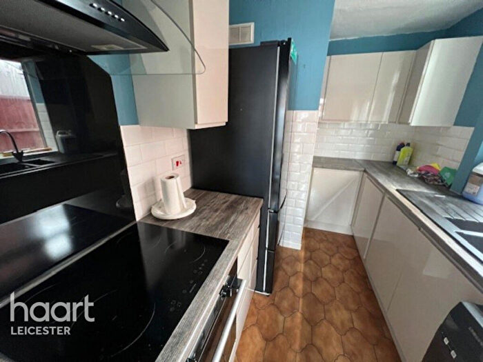 4 Bedroom Semi-Detached House To Rent In Alton Road, Leicester, LE2