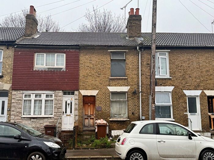 2 Bedroom Terraced House For Sale In Luton Road, Chatham, Kent, ME4