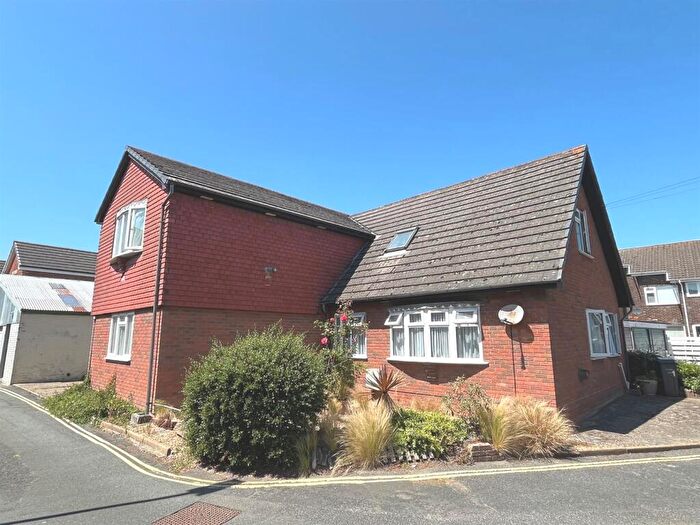 2 Bedroom Maisonette For Sale In Laundry Lane, Newport, PO30