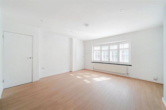 3 Bedroom End Of Terrace House For Sale In Franklyn Road, Walton-On-Thames, KT12