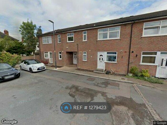 2 Bedroom Flat To Rent In West End Avenue, Pinner, HA5