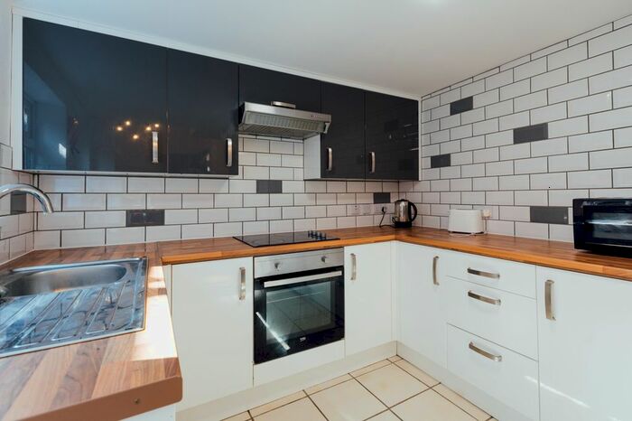 3 Bedroom Flat To Rent In Worthing Street, Hull HU5