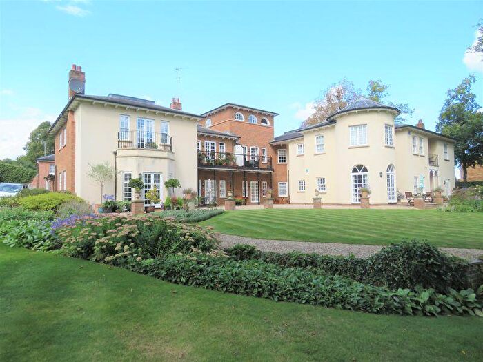 3 Bedroom Apartment To Rent In Central Marlow, SL7