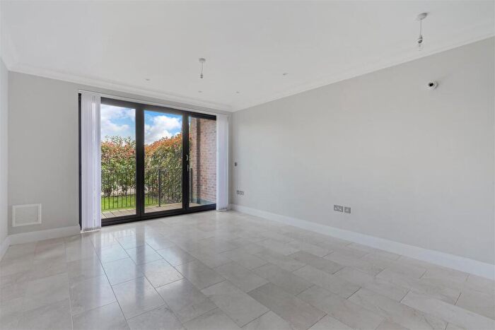 2 Bedroom Apartment To Rent In The Crescent, Station Road, Woldingham, CR3