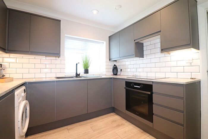 3 Bedroom Flat To Rent In Shirley Close, Worthing, BN14