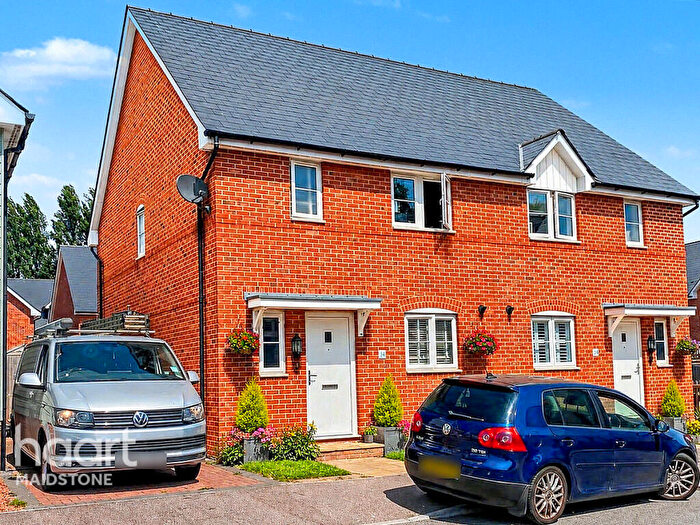 3 Bedroom Semi-Detached House For Sale In Hengist Drive, Aylesford, ME20