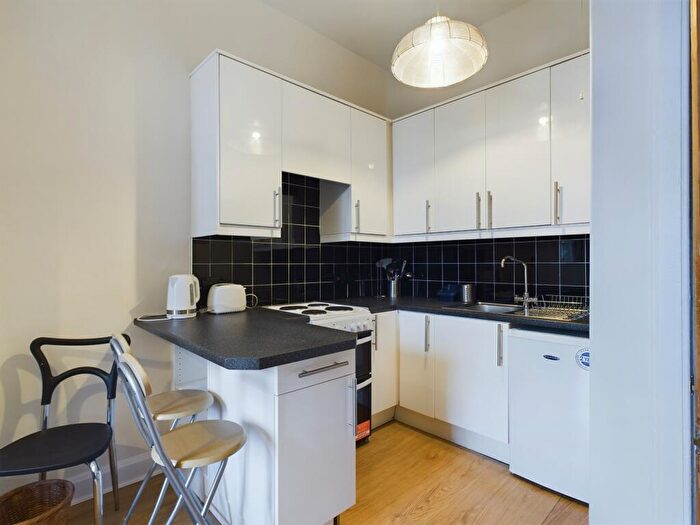 1 Bedroom Flat To Rent In Millar Crescent, Morningside, Edinburgh, EH10