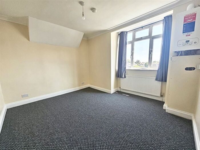 2 Bedroom Flat To Rent In Ilford Lane, Ilford, IG1
