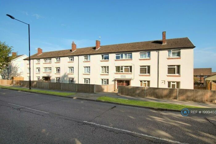 3 Bedroom Flat To Rent In Priory Road, Slough, SL1