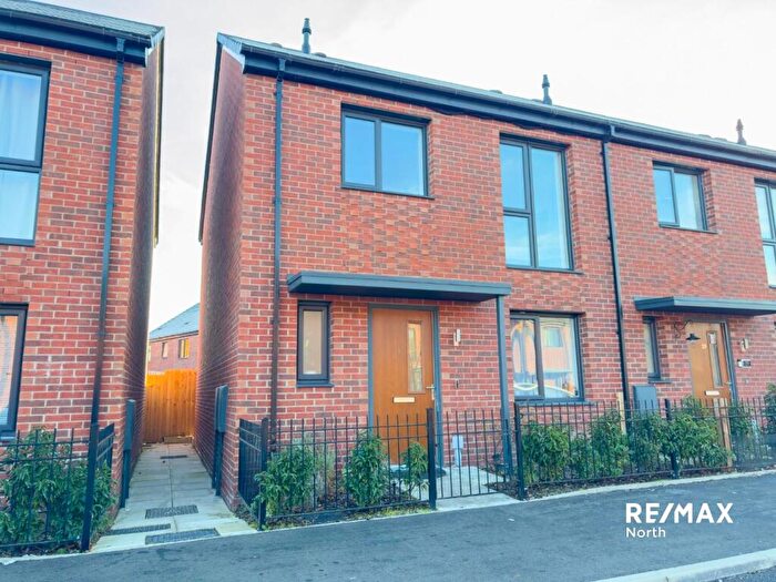 3 Bedroom Semi Detached House For Sale In Amersham Street, Salford, M5
