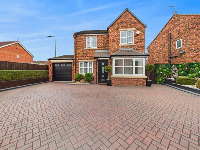 3 Bedroom Detached House For Sale In Coxwold Grove, Hull, HU4
